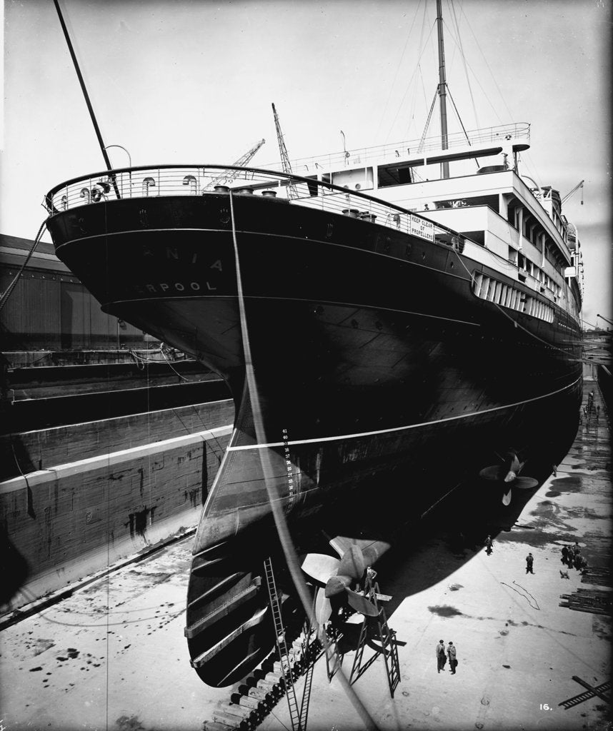 Detail of Stern view of the 'Aquitania' (1914) in drydock by Bedford Lemere & Co.