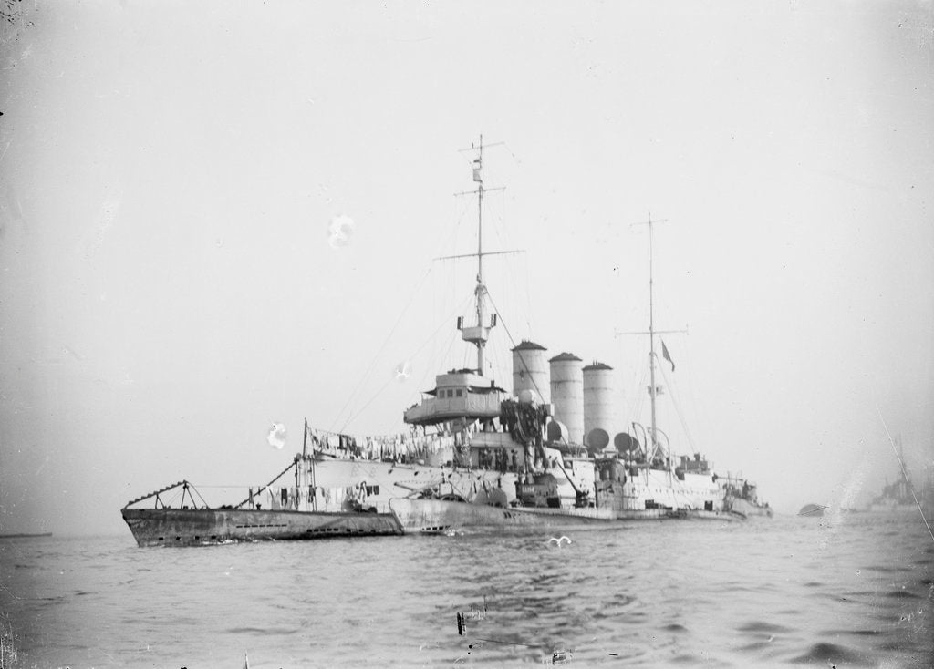 Detail of Protected cruiser 'Libia' (It, 1912), with surrendered German submarines. by unknown