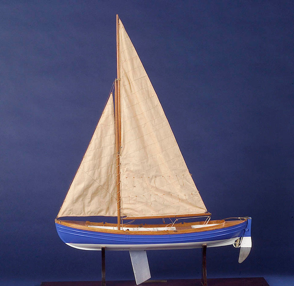 Detail of Full hull model, whaler, port broadside by unknown