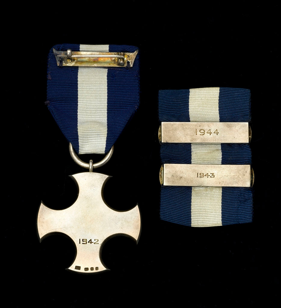 Detail of Distinguished Service Cross, with two bars, reverse by Garrard & Co.