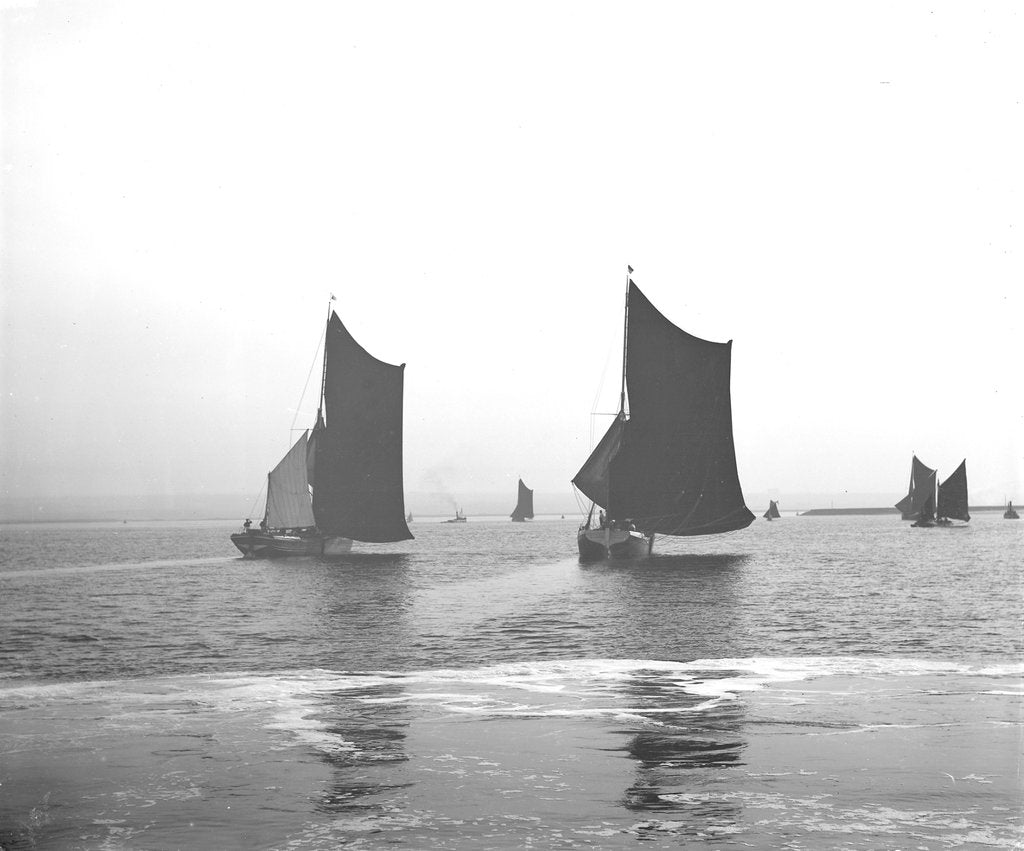 Detail of 'Satanita' (Br, 1897) racing with 'Giralda' (Br, 1897) in the Thames match by unknown