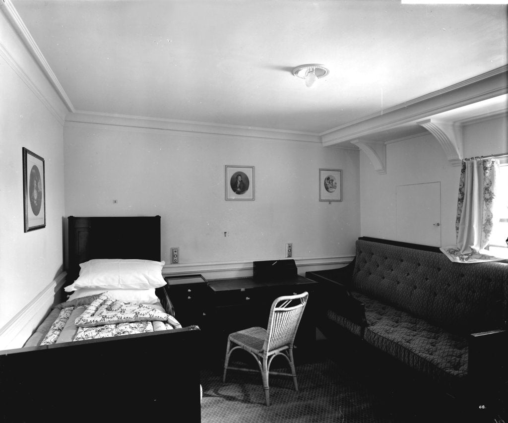 Detail of First Class stateroom on the 'Aquitania' (1914) by Bedford Lemere & Co.