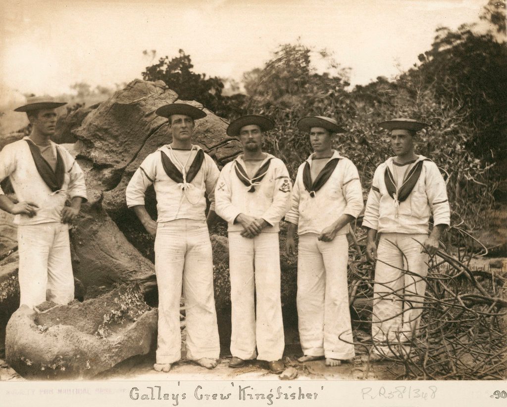 Detail of HMS 'Kingfisher' crew by unknown