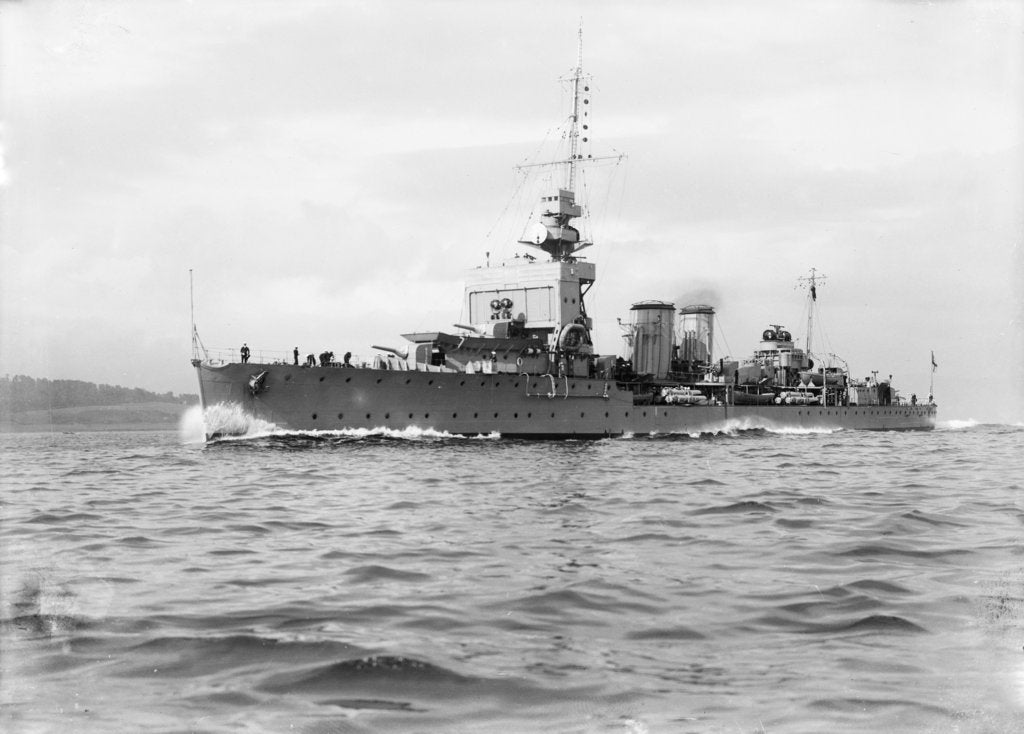 Detail of Light cruiser HMS 'Dauntless' (1918) by Anonymous