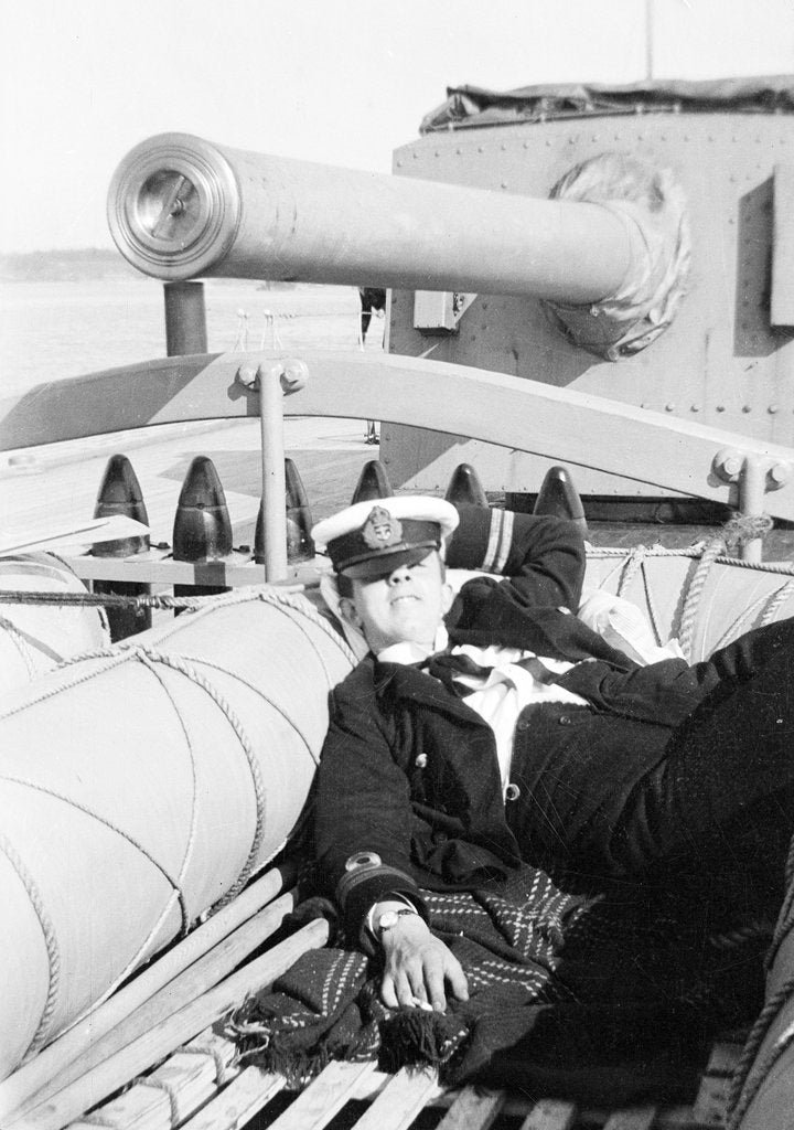Detail of Engineer Lieutenant S. Hocken in the Carley raft on the quarterdeck of HMS 'Aurora' (1913) by Lieutenant Geoffroy William Winsmore Hooper