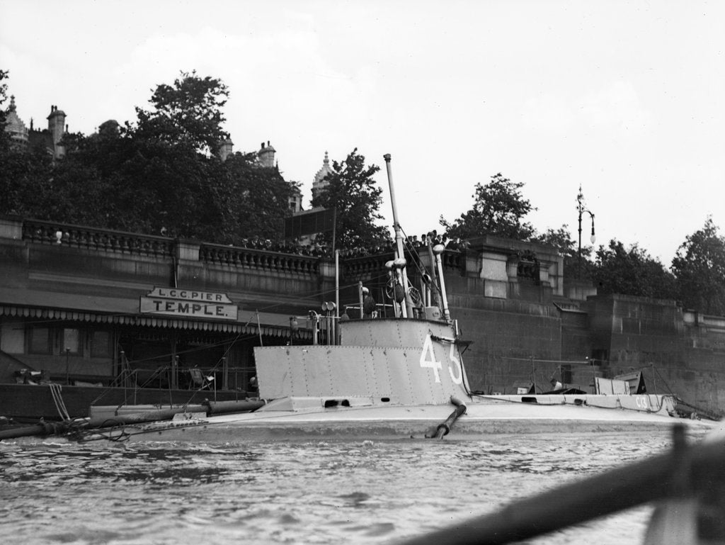 Detail of Submarine 'C13' moored at Temple Pier by unknown