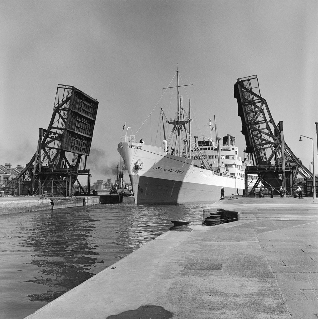 Detail of 'City of Pretoria' entering dock by unknown