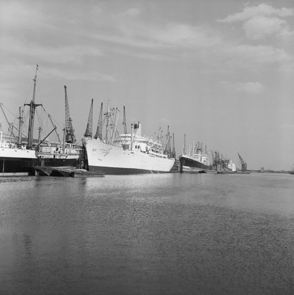 Detail of The 'Cathay' and the 'Rhodesia Star' by Grierson