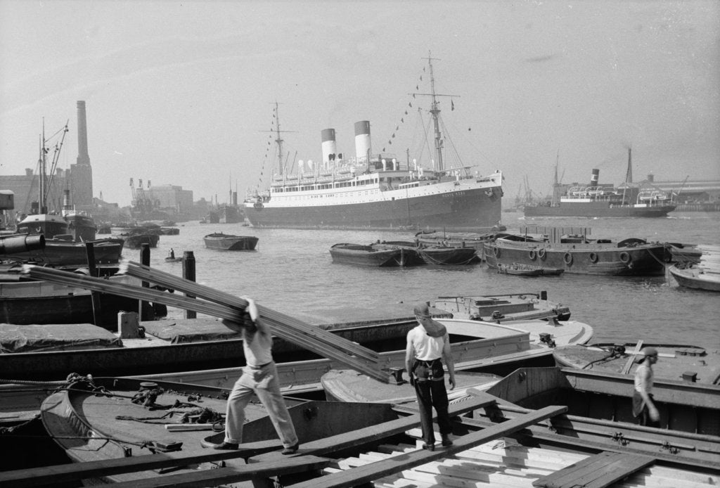 Detail of Deal porters unloading a lighter by unknown