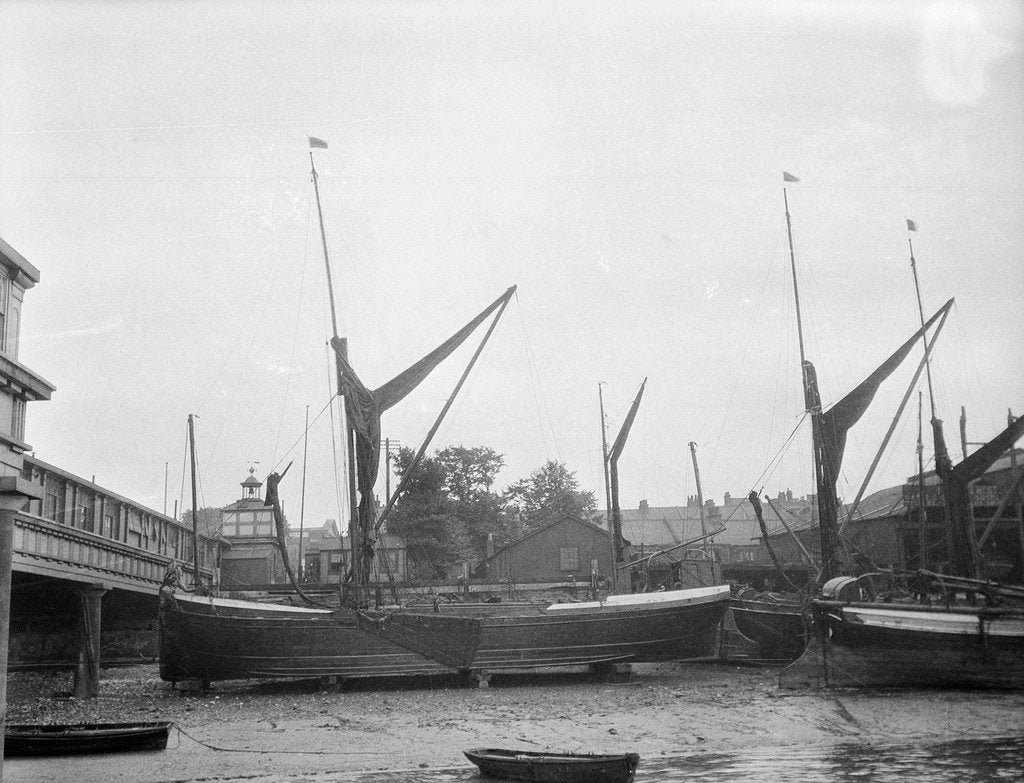 Detail of 'Saxon' (Br, 1902) dried out at Gravesend by Anonymous