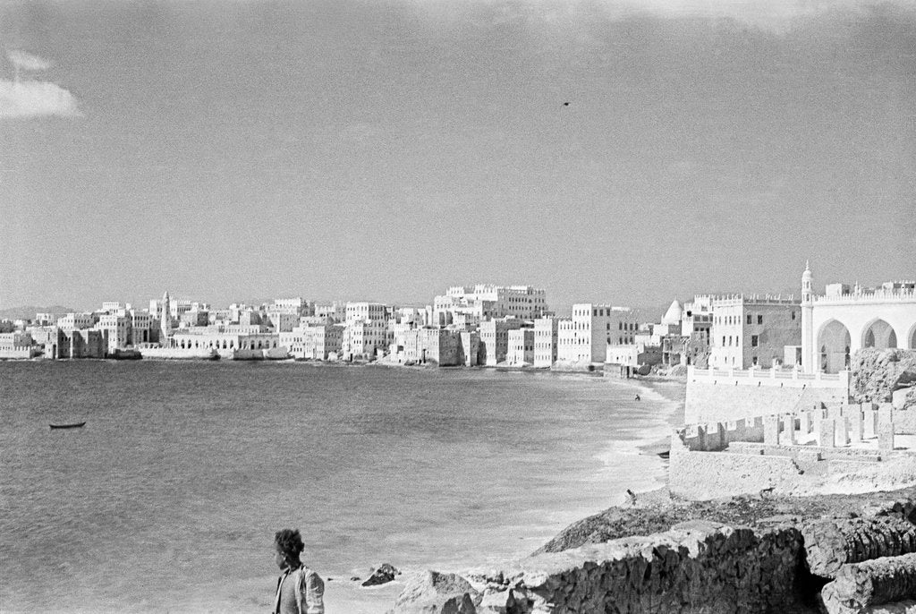 Detail of Mukalla shoreline by Alan Villiers