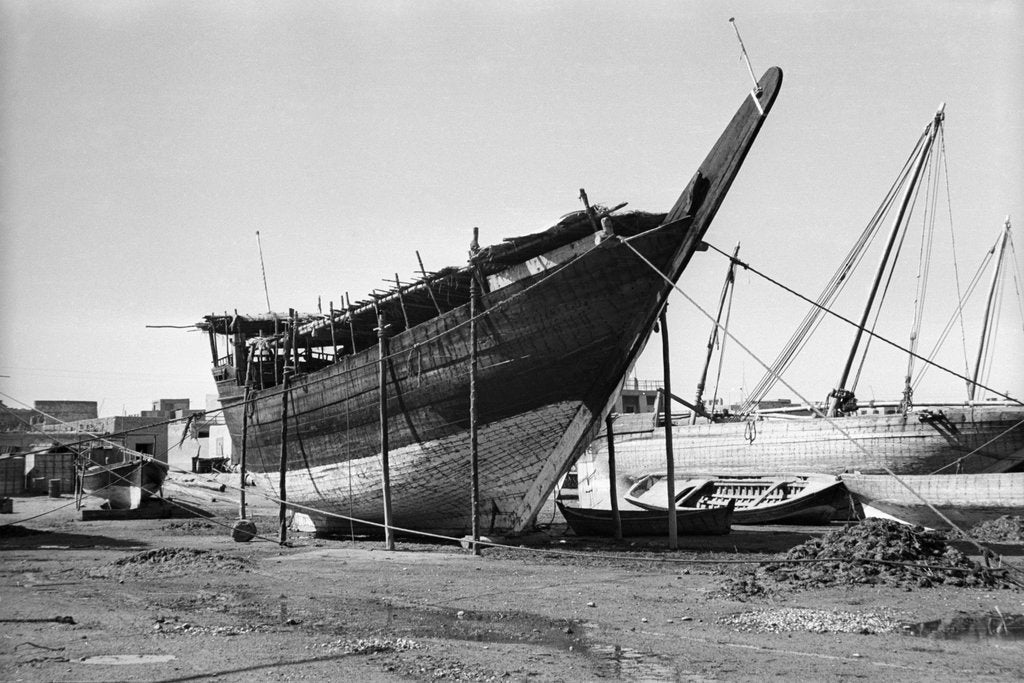 Detail of Quarter view of bow and stem-piece of a typical Kuwaiti boom by Alan Villiers