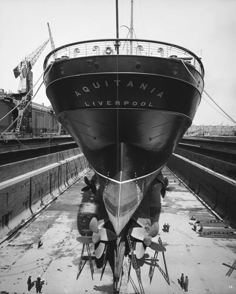 Detail of Stern view of the 'Aquitania' (1914) in drydock by Bedford Lemere & Co.