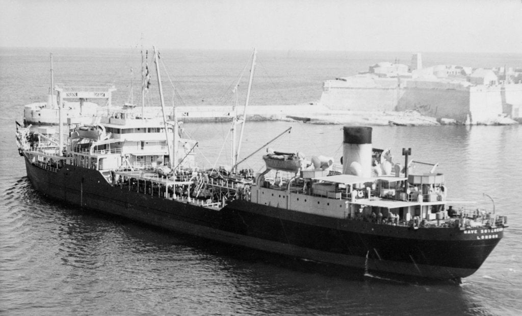 Detail of 'Wave Sovereign' (Br, 1945) before the fitting of a beam replenishment equipment by unknown