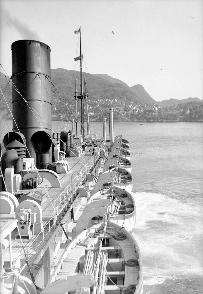 Detail of 'Viceroy of India' approaching Bergen, Norway by Marine Photo Service